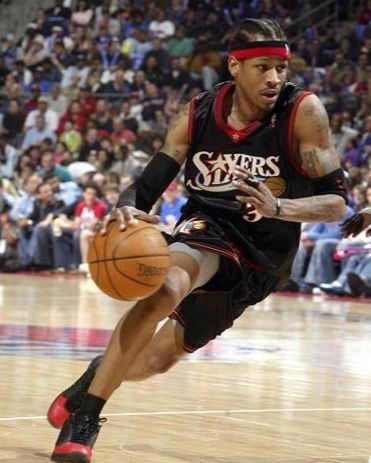 球迷：这球不进都对不起场地（球迷感叹：不进都对不起这草皮）