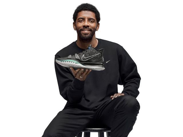 为何亲斯内德？穆帅：斯内德给了我三冠王，那是最棒的一年（穆帅回应亲斯内德：他助我成就三冠，那是我最好的一个赛季）