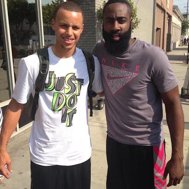 韩媒：韩足协要求蔚山HD对申台龙涉嫌殴打球员一事展开调查（韩媒：韩国足协敦促蔚山HD启动对申台龙疑似殴打球员事件的调查）