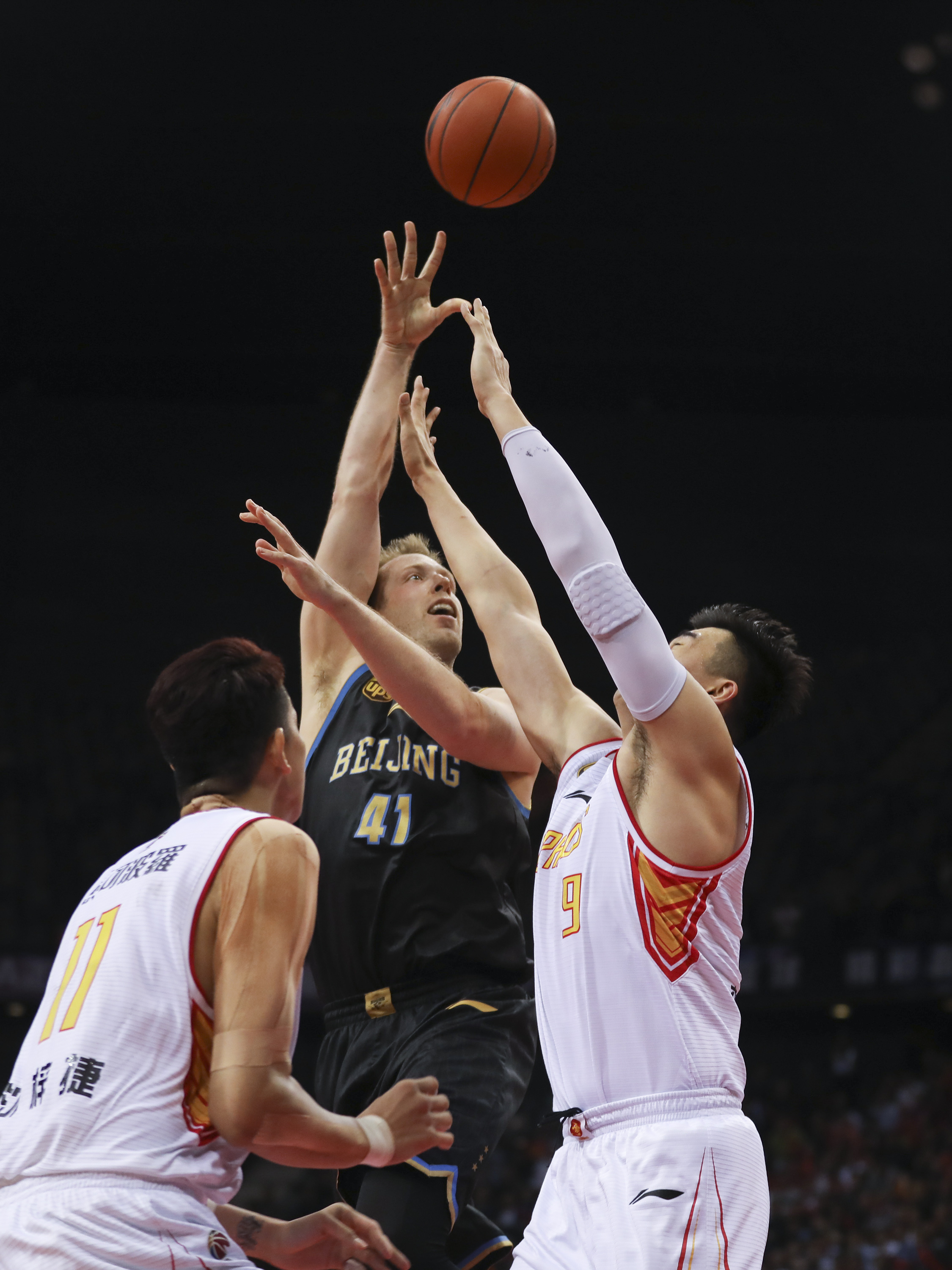 张晓彬：陈导给我们带来心理上的变化，让大家更自信、更团结（张晓彬：陈导促成球队心理蜕变，大家更自信、更团结）