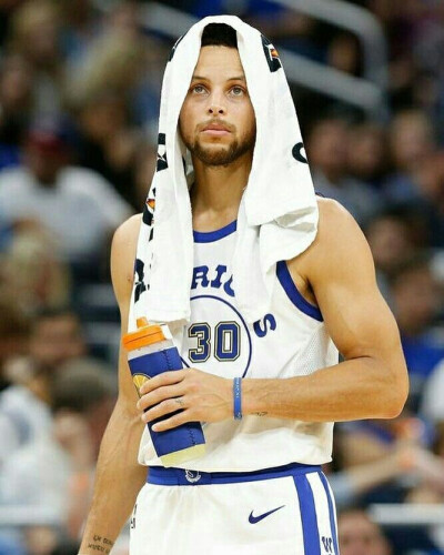 罗马诺：去年冬窗曼联引进埃德松未果，现在他已经大降价了（罗马诺：曼联去年冬窗引进埃德松未成，如今其身价已大幅下调）