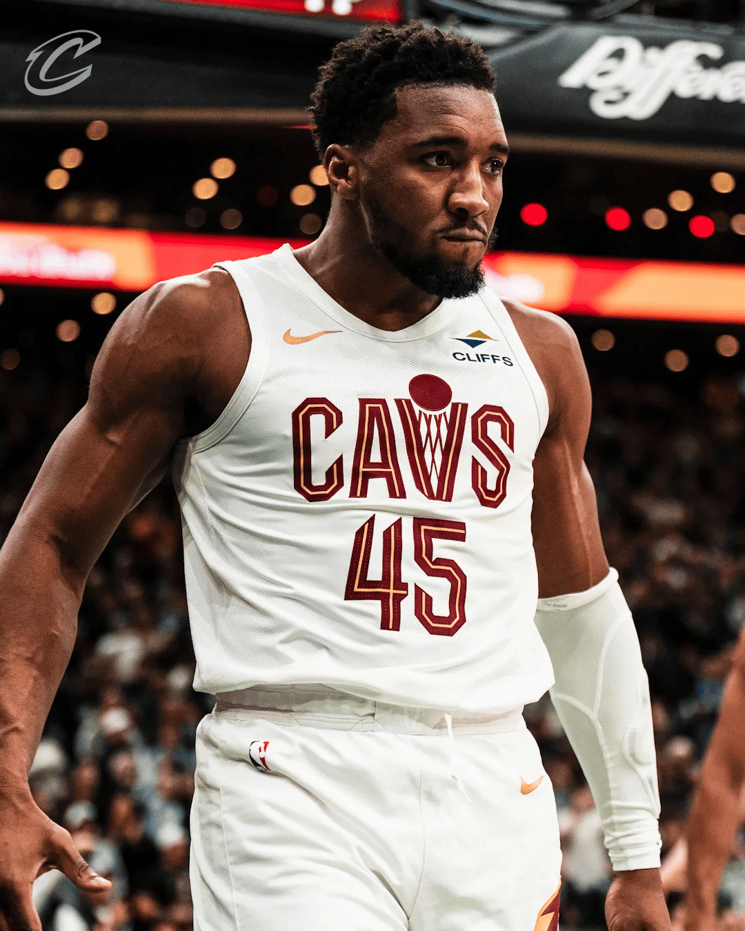 镜报：巴尔韦德不满阿隆索执教风格或考虑离队，曼联对其有意（镜报：巴尔韦德不满阿隆索执教理念或寻求离队，曼联有意引进）