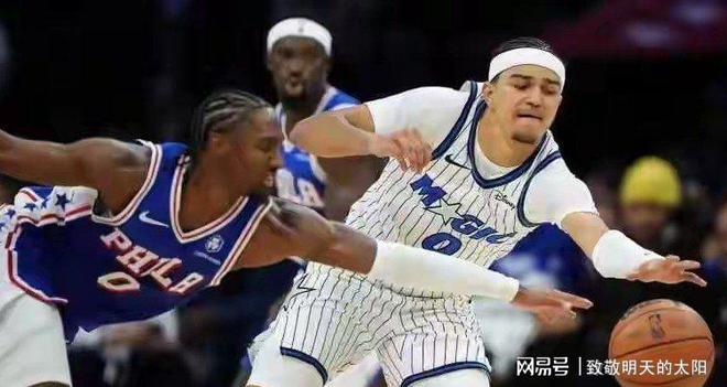 他是从谷底往上爬的那种人（他是那种从低谷逆袭的人）