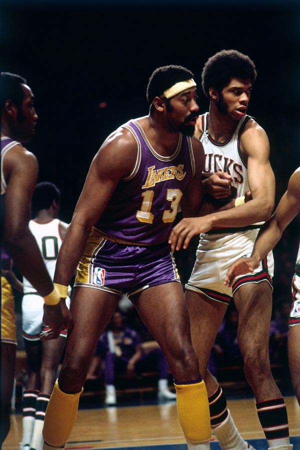 德乙前瞻：杜塞尔多夫大幅迫近降级区，沙尔克需3分巩固榜首（德乙前瞻：杜塞尔多夫逼近降级线，沙尔克力争三分稳住榜首）