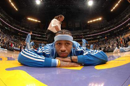 里程碑！科比·怀特生涯三分命中数突破1000记（科比·怀特达成生涯1000记三分里程碑）